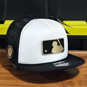MLB Pittsburgh Pirates foam trucker hat SnapBack Black And White Hat